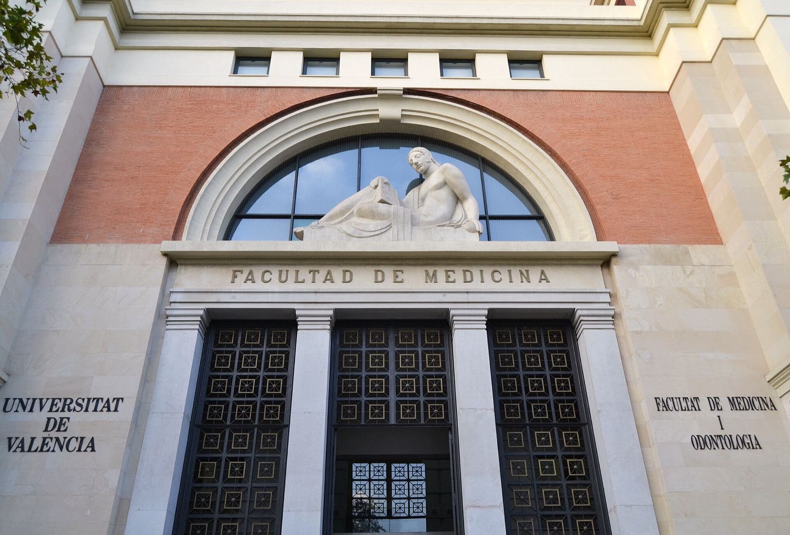 Portail de la faculté de Médecine et d’Odontologie de l’Universitat de València, avenue Blasco Ibáñez