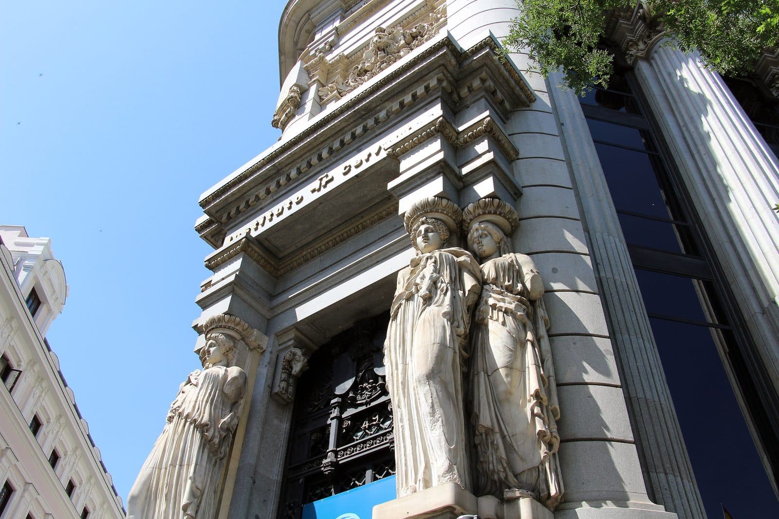 Façade du siège de l’Instituto Cervantes à Madrid, l’édifice des Cariatides, rue d’Alcalá