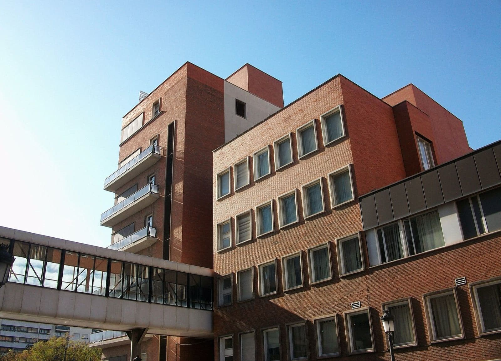 Les bâtiments de brique de l’Hospital Clínic Universitari de València