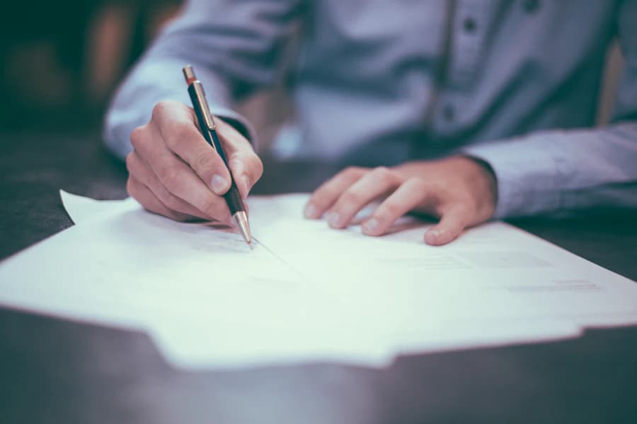 Signature de documents administratifs pour l'installation en Espagne